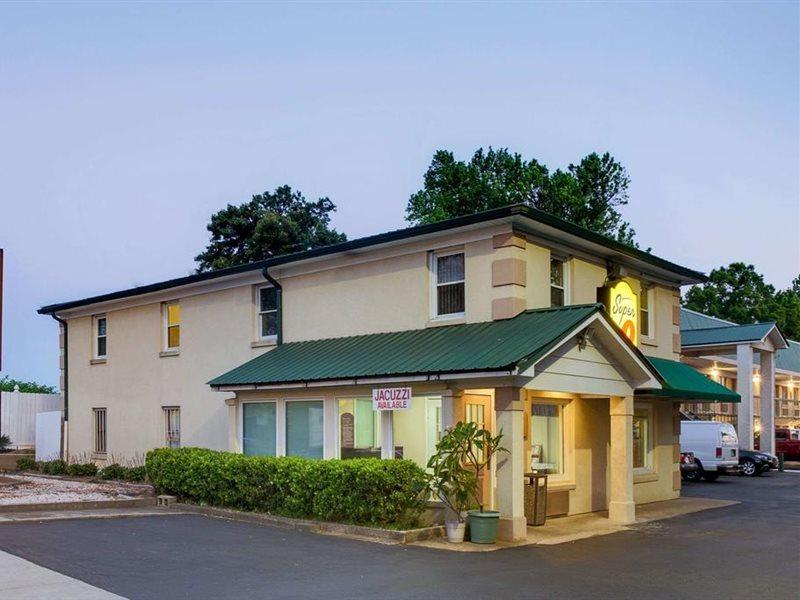 Super 8 By Wyndham Charlotte Downtown Area Motel Bagian luar foto