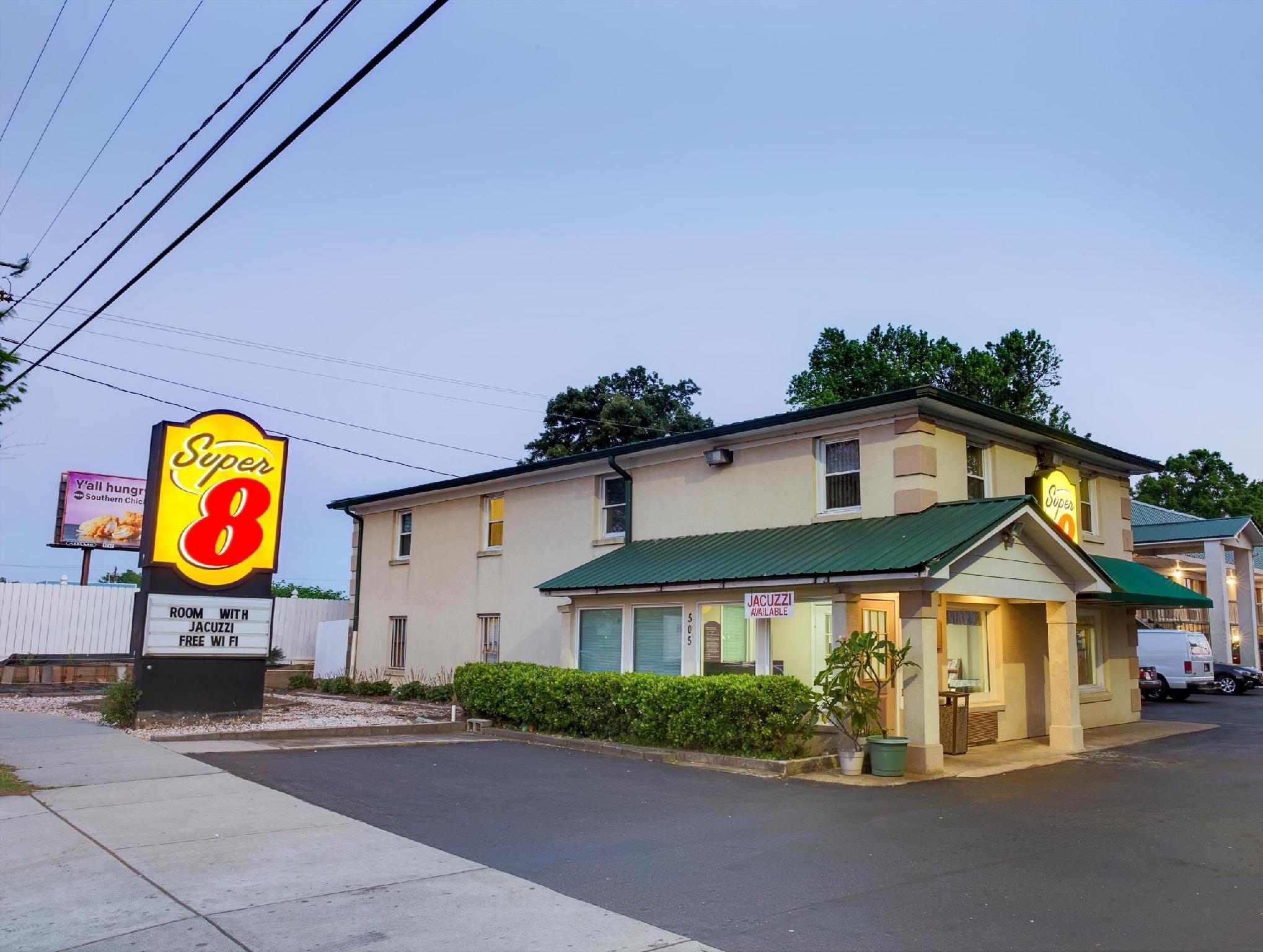 Super 8 By Wyndham Charlotte Downtown Area Motel Bagian luar foto