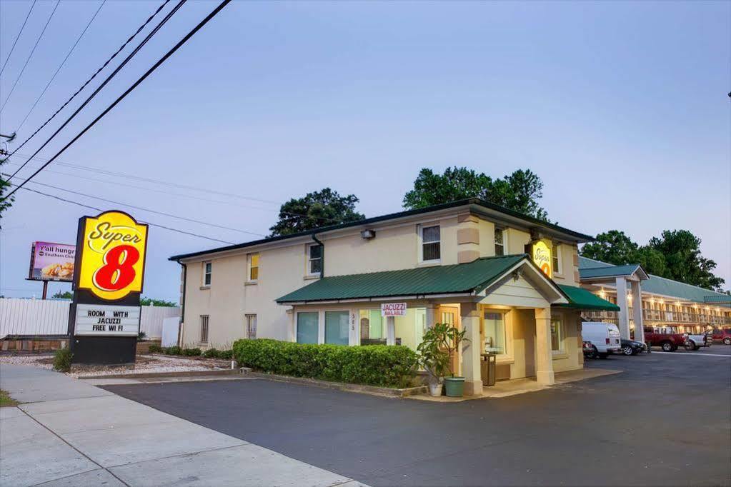 Super 8 By Wyndham Charlotte Downtown Area Motel Bagian luar foto